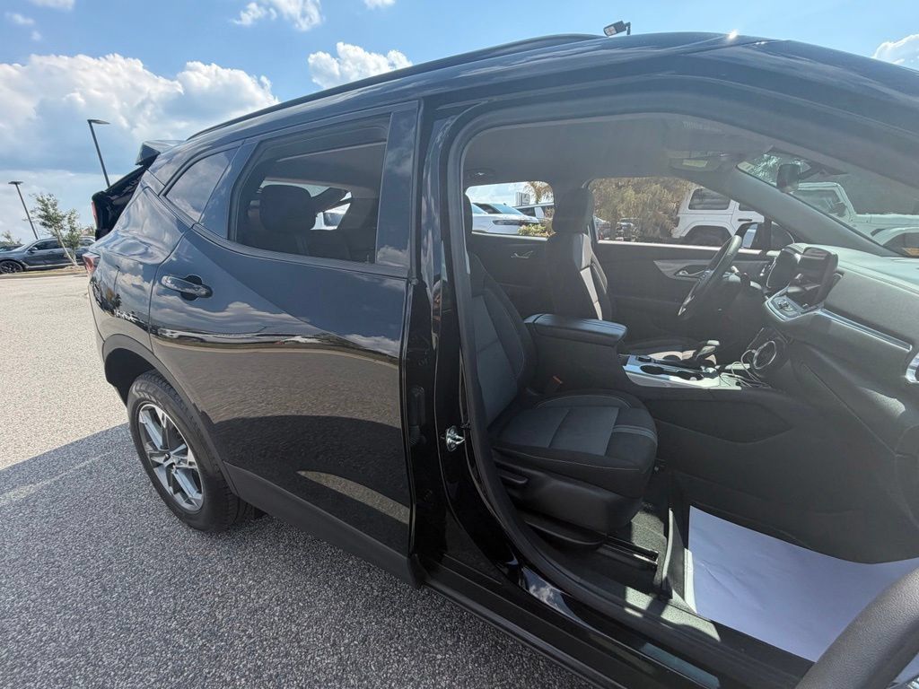 Used 2024 Chevrolet Blazer LT w/ Convenience Package FWD image 43