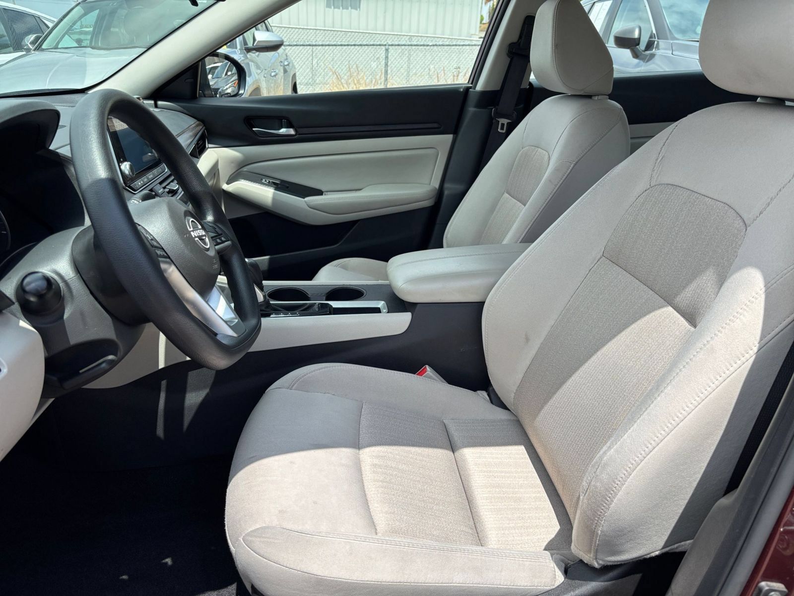 Used 2025 Nissan Altima 2.5 SV FWD image 26