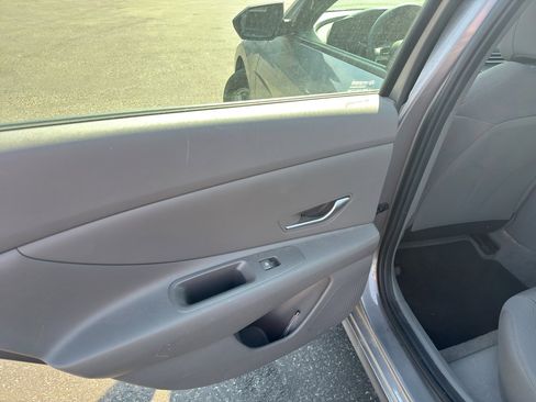 Certified 2024 Hyundai Elantra SE image 17