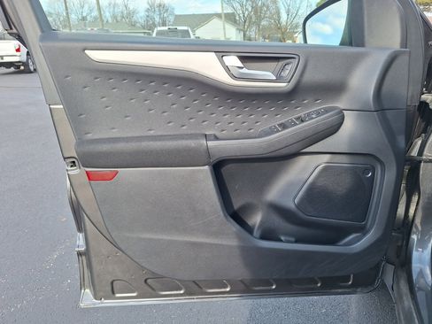 Used 2020 Ford Escape SE image 2