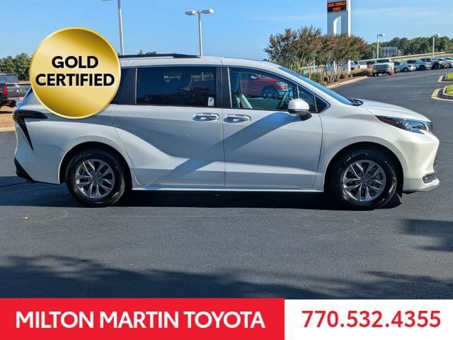 Certified 2026 Toyota Sienna XLE FWD image 3