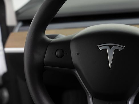 Used 2020 Tesla Model 3 Standard Range RWD image 27