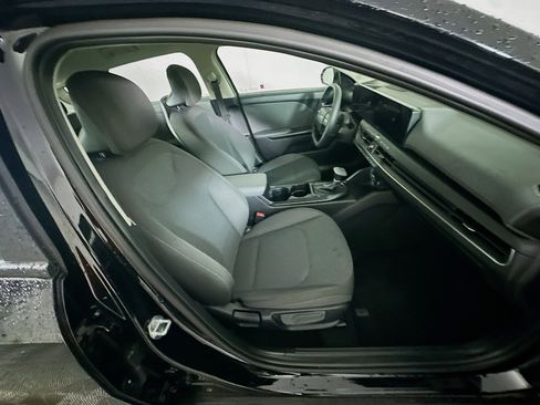 Used 2025 Kia K4 LXS image 28