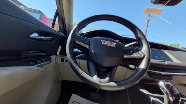 Used 2023 Cadillac XT4 Luxury w/ Cold Weather Package FWD image 24