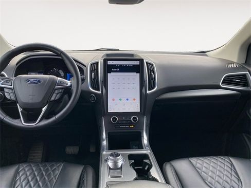Used 2024 Ford Edge Titanium image 10