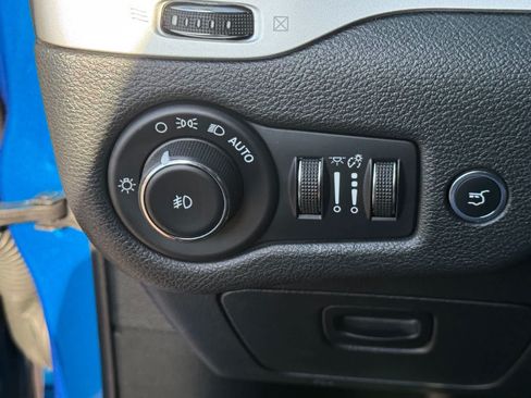 Used 2017 Jeep Cherokee Trailhawk w/ Comfort/Convenience Group AWD/4WD image 25