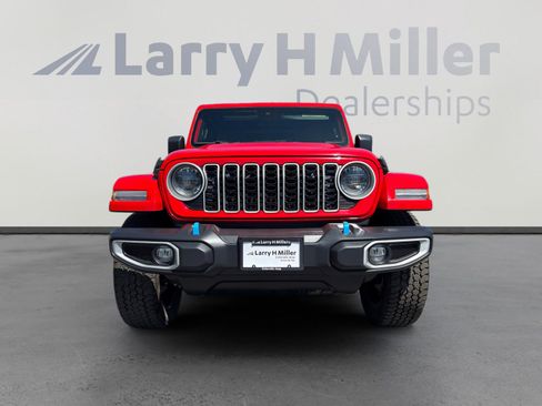 Used 2024 Jeep Wrangler Unlimited Sahara AWD/4WD image 8