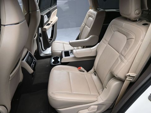 Used 2020 Lincoln Aviator Reserve w/ Equipment Group 202A image 2