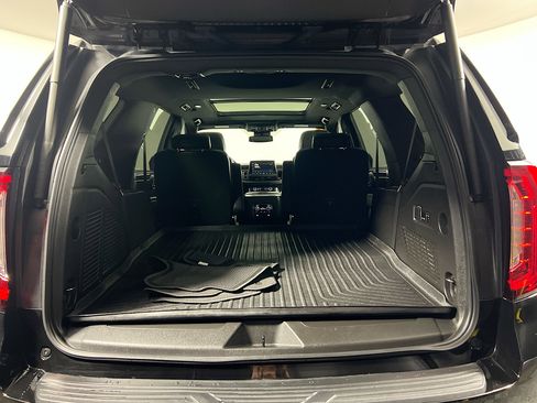 Used 2023 GMC Yukon SLT w/ SLT Luxury Package image 34