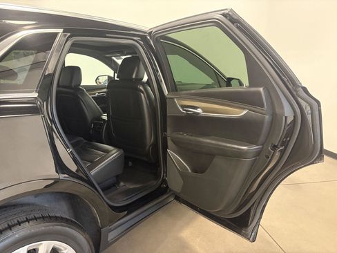 Used 2017 Cadillac XT5 Platinum AWD/4WD image 39