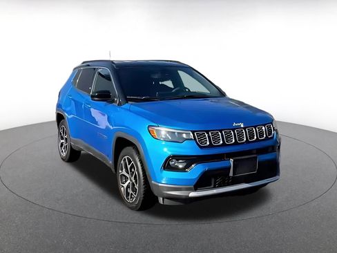 Used 2025 Jeep Compass Limited AWD/4WD image 3