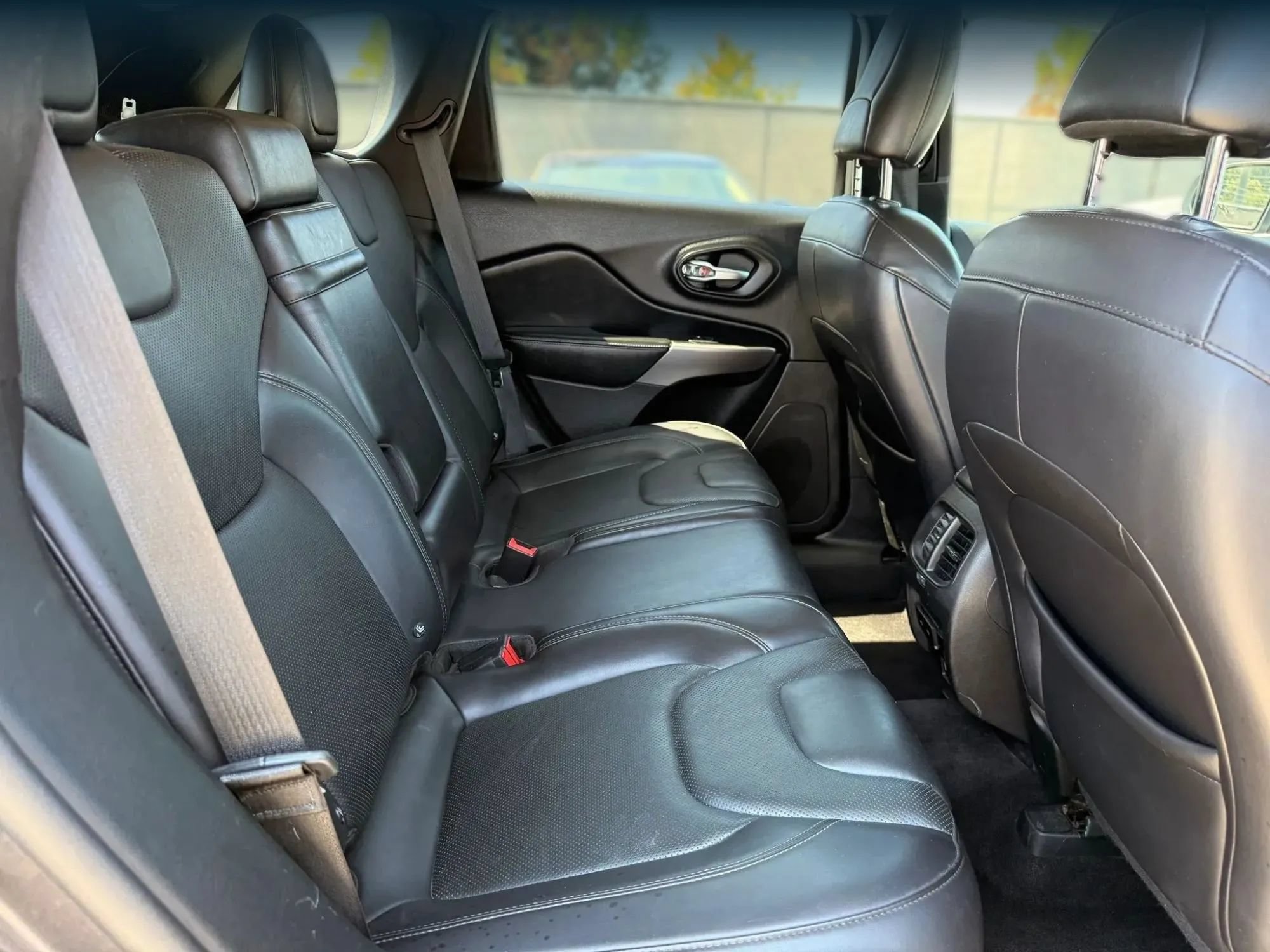 Used 2019 Jeep Cherokee Limited w/ Technology Group AWD/4WD image 20