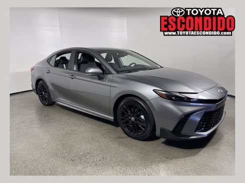 Certified 2025 Toyota Camry SE FWD image 1