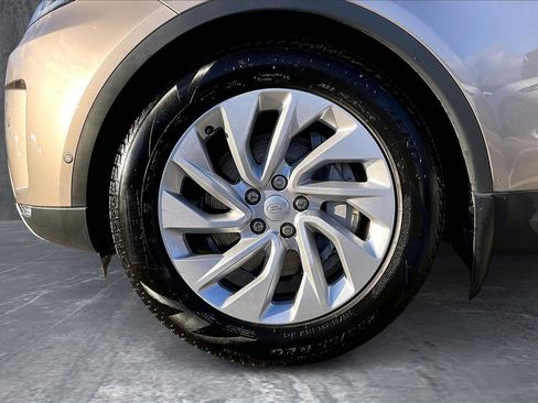 Certified 2025 Land Rover Discovery S image 35