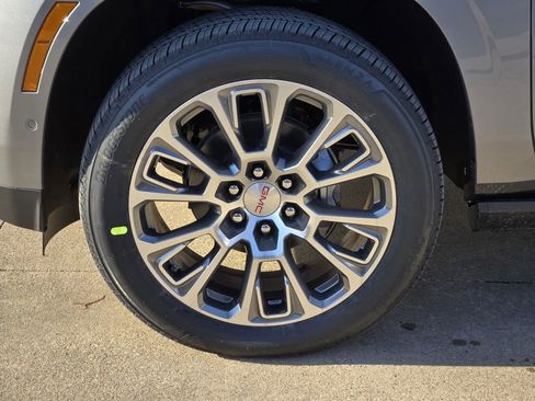 New 2026 GMC Yukon Denali w/ Sun & Power Step Package image 8