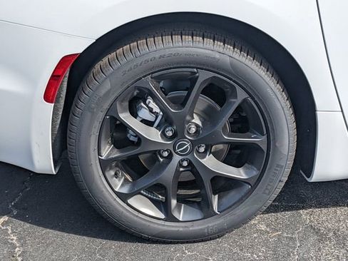 New 2026 Chrysler Pacifica Limited w/ S Appearance Package FWD image 9