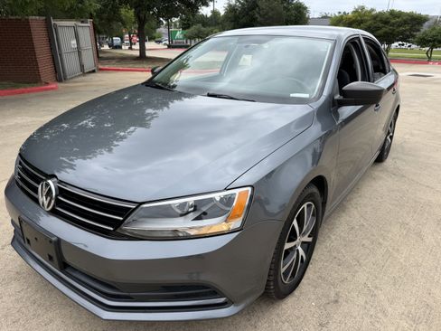 Used 2016 Volkswagen Jetta SE FWD image 3