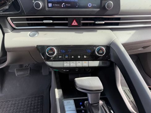 Used 2023 Hyundai Elantra SEL FWD image 14
