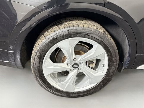 Used 2021 Audi Q5 Prestige w/ Prestige Package image 33