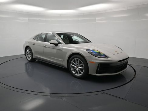Used 2026 Porsche Panamera image 32