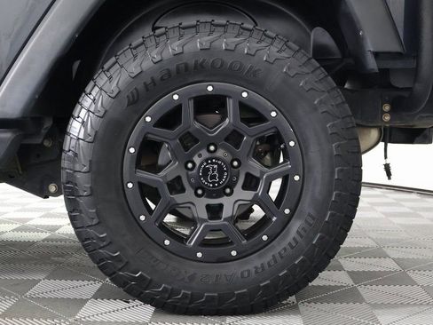 Used 2017 Jeep Wrangler Sport w/ Quick Order Package 24S AWD/4WD image 16