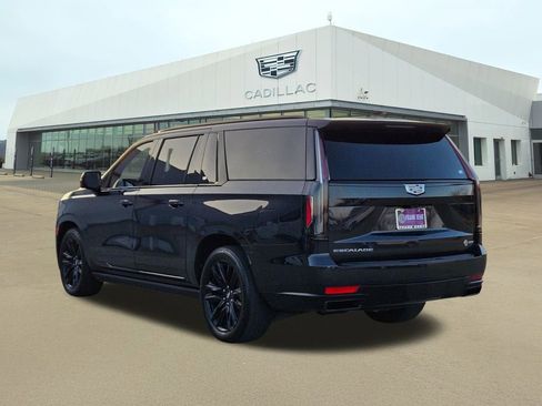 Used 2024 Cadillac Escalade ESV Sport Platinum image 4