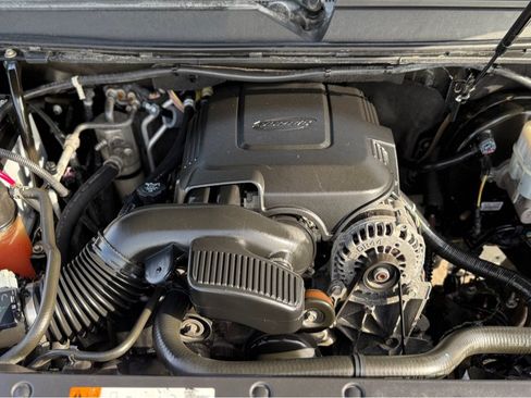 Used 2011 Chevrolet Suburban LT w/ Texas Edition RWD image 22