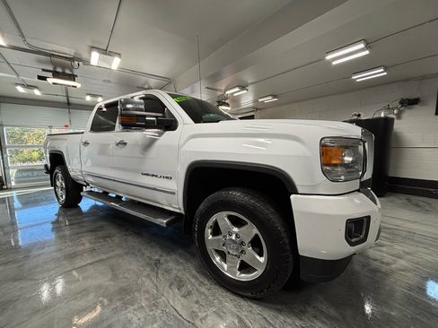 Used 2015 GMC Sierra 3500 Denali w/ Duramax Plus Package image 2