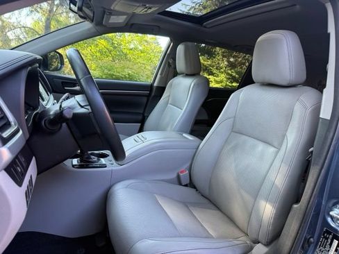 Used 2016 Toyota Highlander Limited AWD/4WD image 10