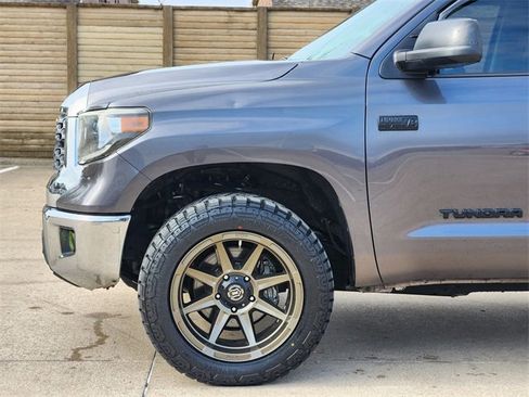 Used 2019 Toyota Tundra SR5 w/ SR5 Upgrade Package AWD/4WD image 14
