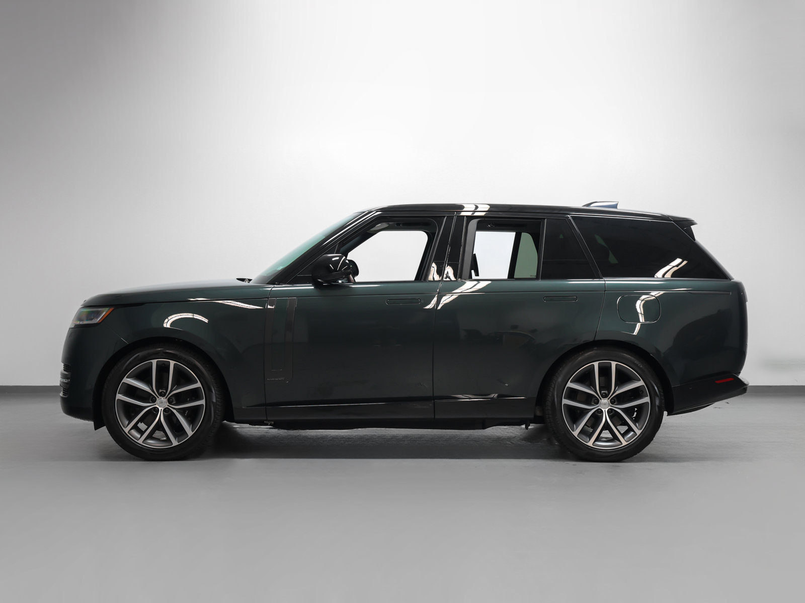 Used 2025 Land Rover Range Rover Autobiography AWD/4WD image 2
