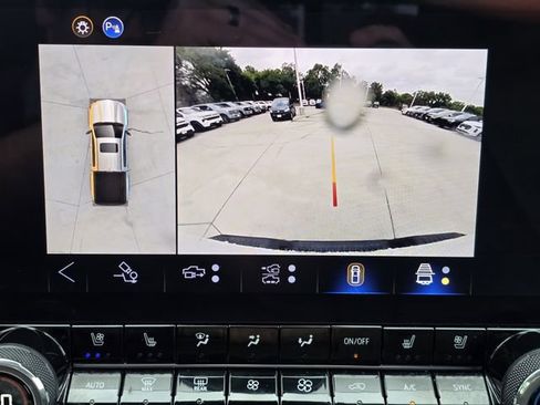 Used 2025 Chevrolet Colorado ZR2 w/ Technology Package AWD/4WD image 16