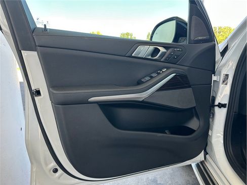 Used 2021 BMW X7 xDrive40i w/ Premium Package AWD/4WD image 16