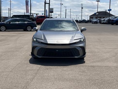 Used 2025 Toyota Camry SE FWD image 9