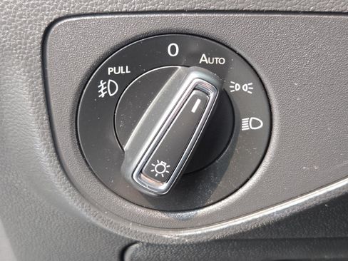 Used 2019 Volkswagen Atlas SEL AWD/4WD image 16