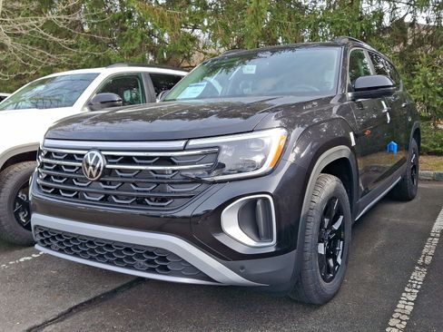 New 2026 Volkswagen Atlas Peak Edition image 3