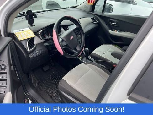 Used 2017 Chevrolet Trax LS AWD/4WD image 3