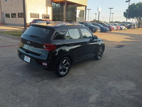 Used 2025 Hyundai Venue SEL FWD image 7