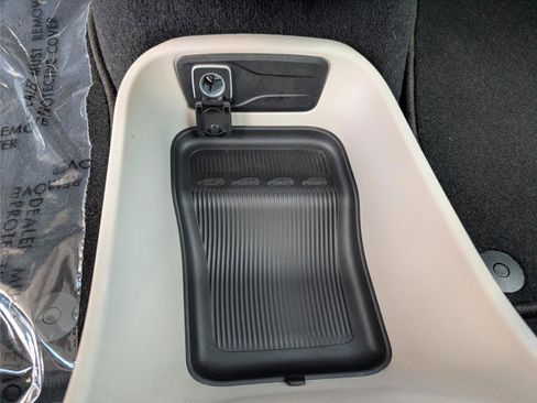 Used 2023 Chrysler Pacifica Touring-L w/ Uconnect Theater Family Group FWD image 20