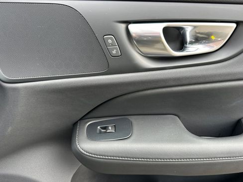 Used 2025 Volvo V60 B5 Cross Country Plus AWD/4WD image 18