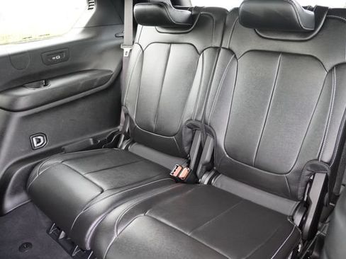 Certified 2024 Jeep Grand Cherokee L Limited w/ Black Appearance Package AWD/4WD image 17