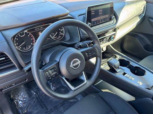 Used 2023 Nissan Rogue S image 17