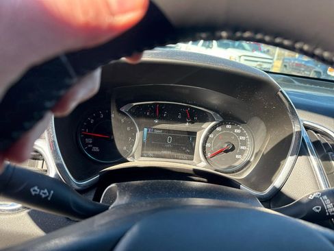 Used 2018 Chevrolet Equinox LT w/ Sun & Infotainment Package image 11