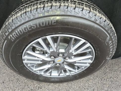 Used 2025 Chevrolet Traverse LT FWD image 10