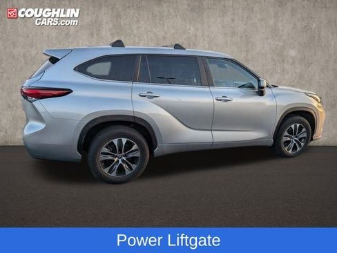 Used 2023 Toyota Highlander XLE image 9