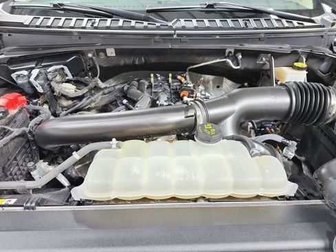 Used 2024 Ford Expedition XLT image 17