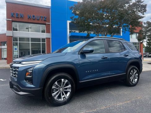 New 2026 Chevrolet Equinox LT w/ Convenience Package II AWD/4WD image 1