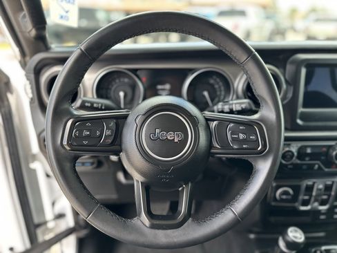 Used 2023 Jeep Wrangler Unlimited image 31