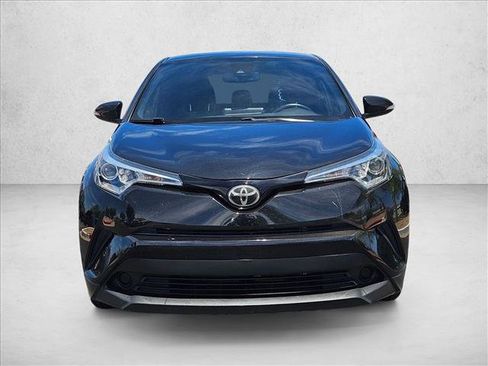 Used 2018 Toyota C-HR XLE FWD image 2