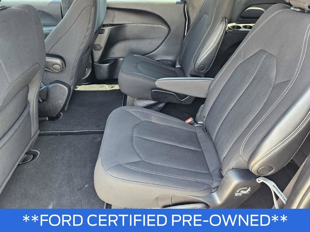 Used 2023 Chrysler Pacifica Touring FWD image 21